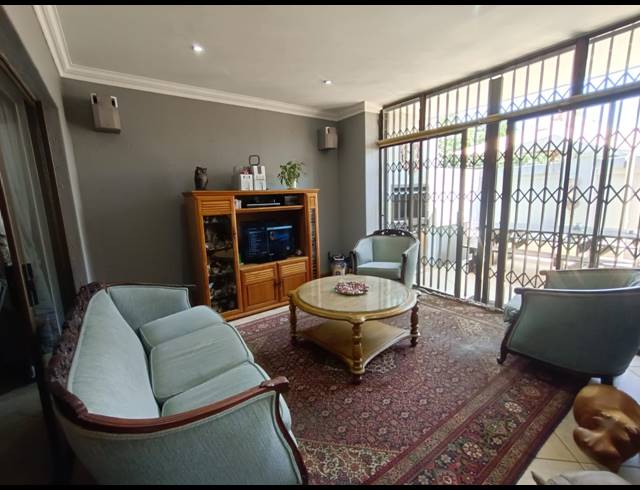 4 BEDROOM TOWNHOUSE FOR SALE IN VANDERBIJLPARK SE 2